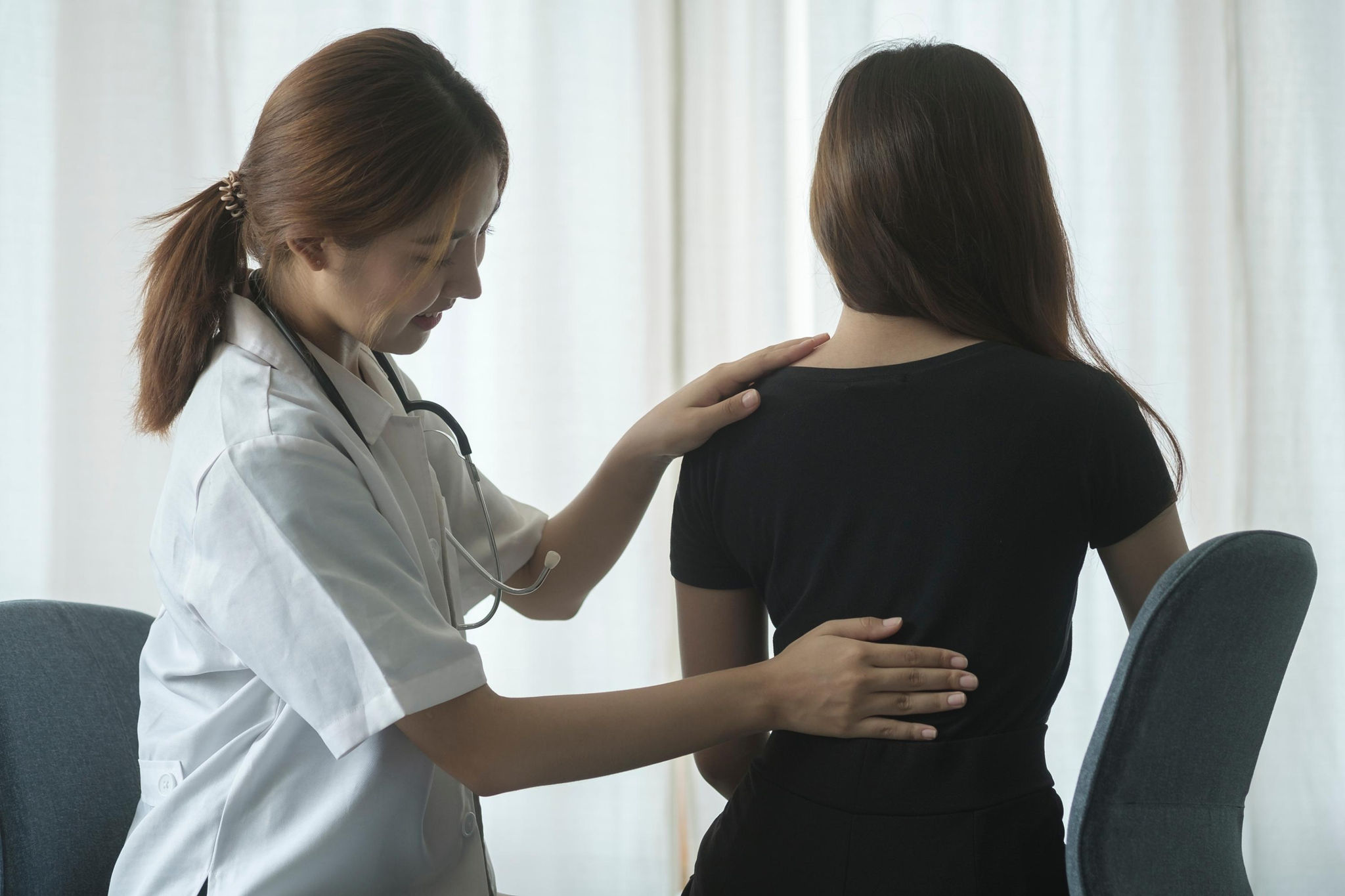 canva-physiotherapist-injury