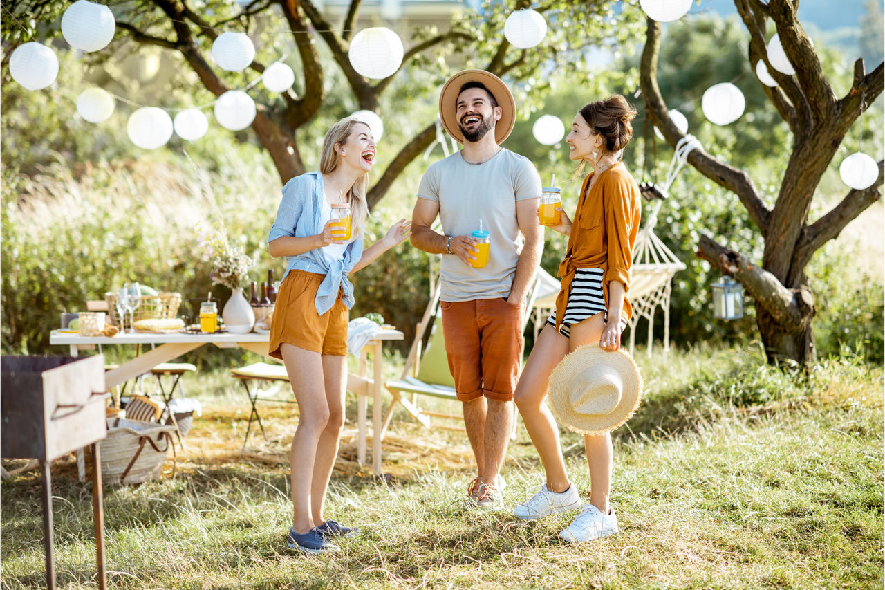 canva-friends-fun-outdoor-party