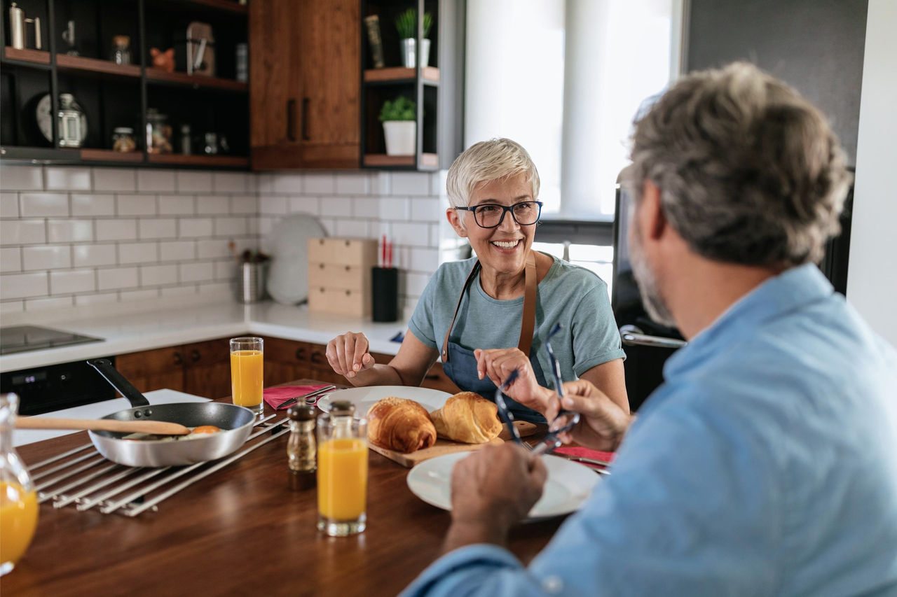 canva-kitchen-talking-women-retirement